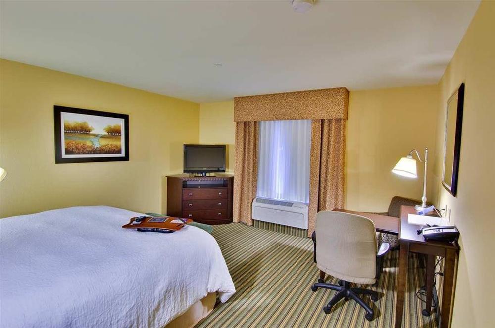 Hampton Inn & Suites Fort Belvoir Alexandria South Exterior photo