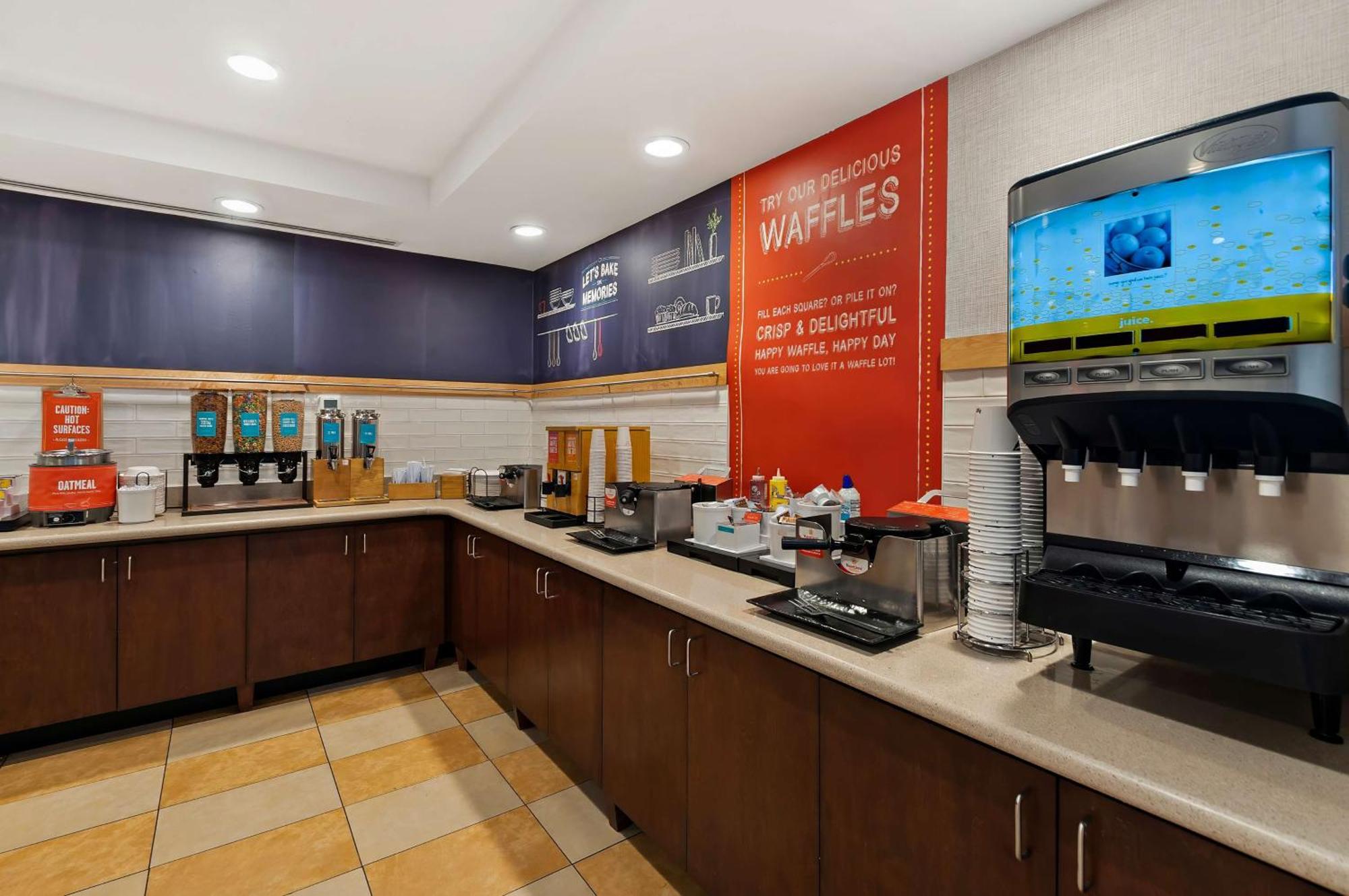 Hampton Inn & Suites Fort Belvoir Alexandria South Exterior photo